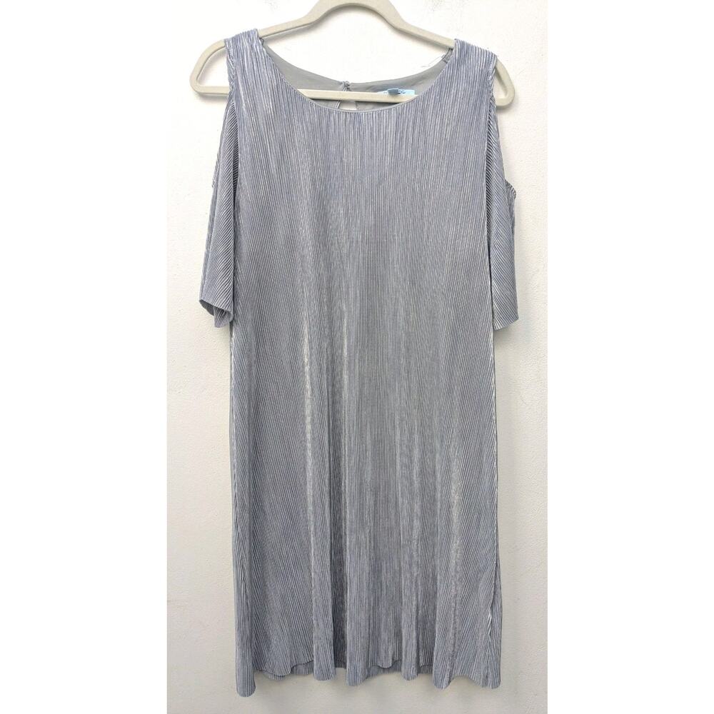 She + Sky Women's Dress Shift Pleated Silver Metallic Cold Shoulder Size Small